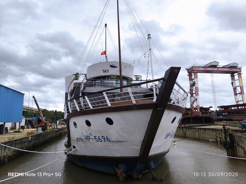 Nam Phat Ship bàn giao du thuyền Secret Ha Long Cruise