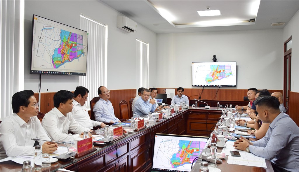 Lãnh đạo tỉnh Cà Mau họp bàn, làm việc với Nam Phát Ship