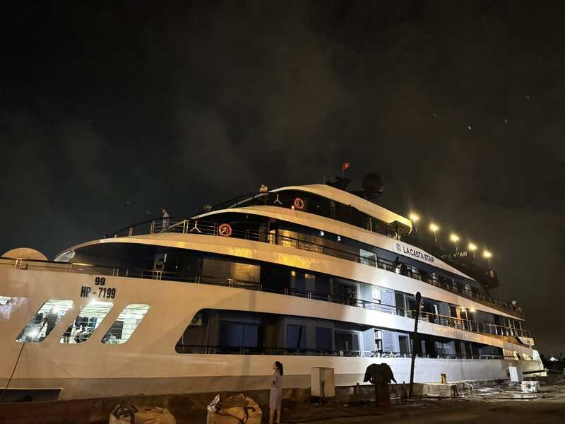Nam Phát Ship bảo dưỡng, sửa chữa 2 du thuyền 24 phòng ngủ