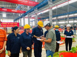 Nam Phát Group trao tặng 385 phần quà hỗ trợ siêu bão Yagi tới công nhân tại Quảng Yên