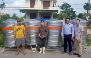 Trao tặng 64 bồn chứa nước Inox tới các hộ nghèo tại Quảng Yên -  Quảng Ninh